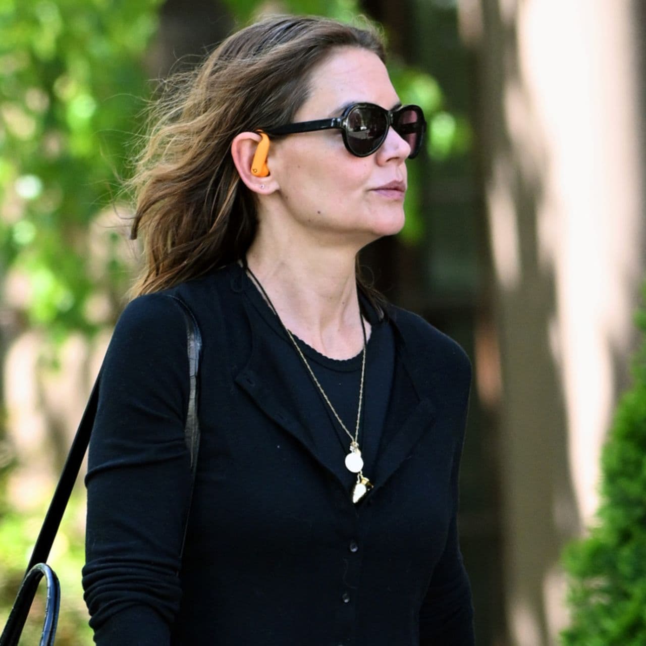  Katie Holmes Is Bringing Back the '90s Cord Necklace Trend 